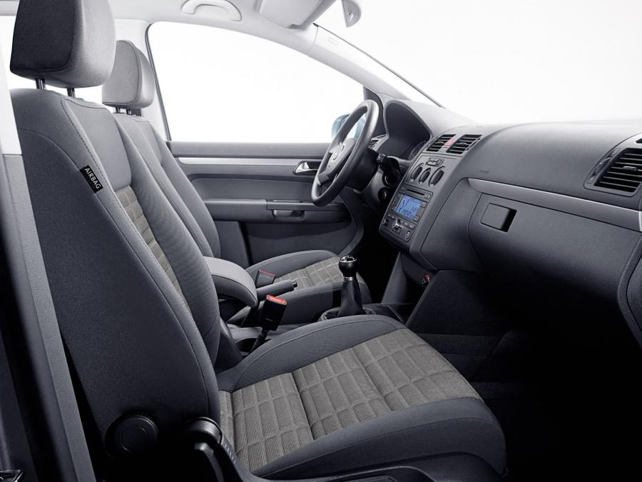  Volkswagen Touran Goal 2006 года  (фото 2 из 7)